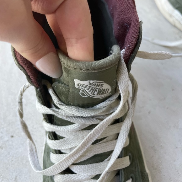 VANS Sk8 Hi MTE Deep Lichen Green Root Beer
Brown White - Picture 1 of 6